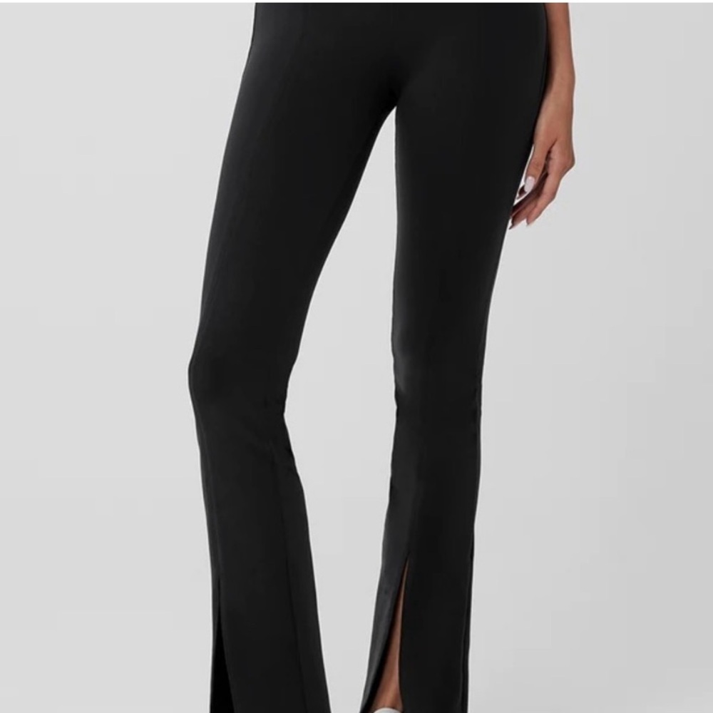 Alo AIRBRUSH HIGH-WAIST FLUTTER LEGGING